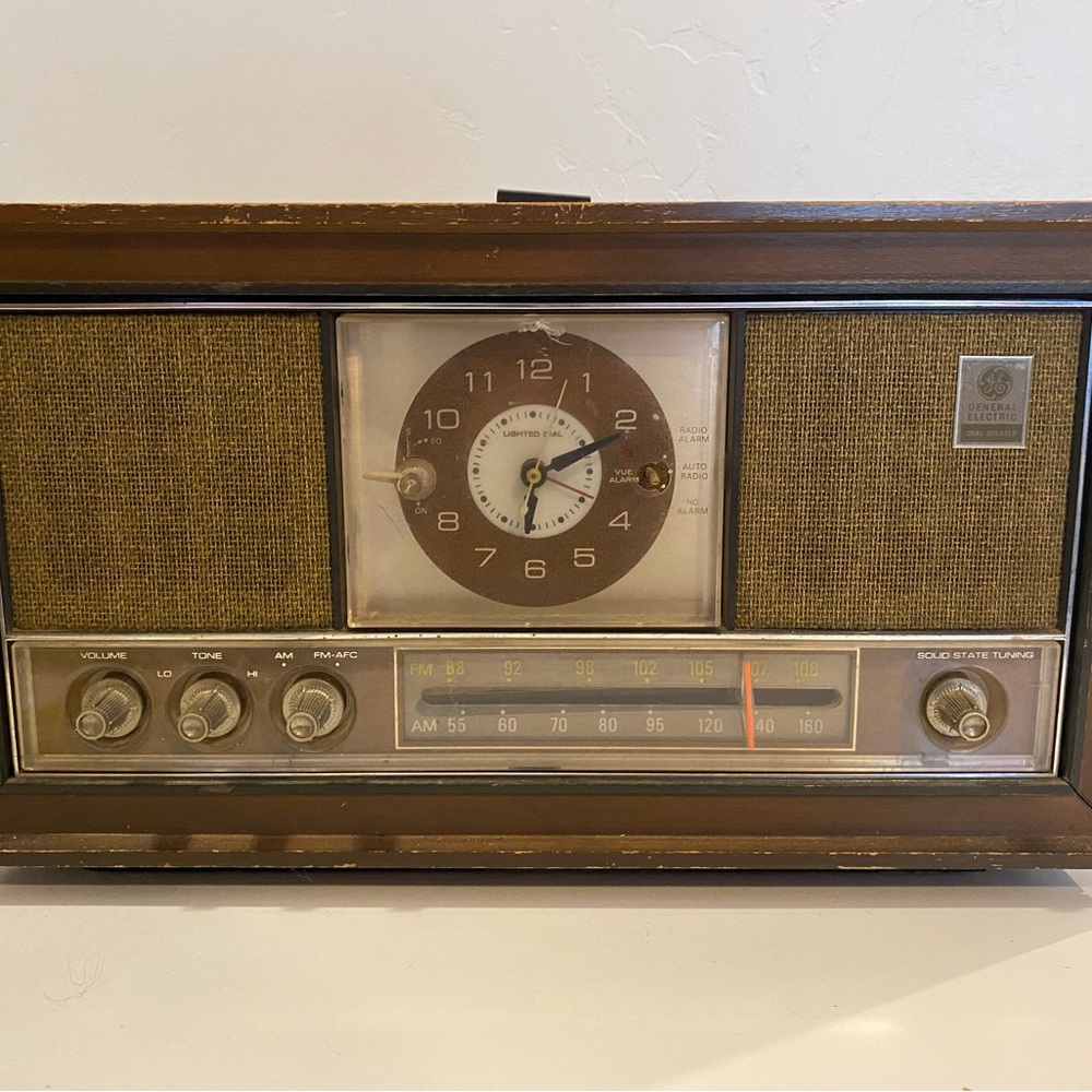General Electric Dual Speaker Radio - Brown
